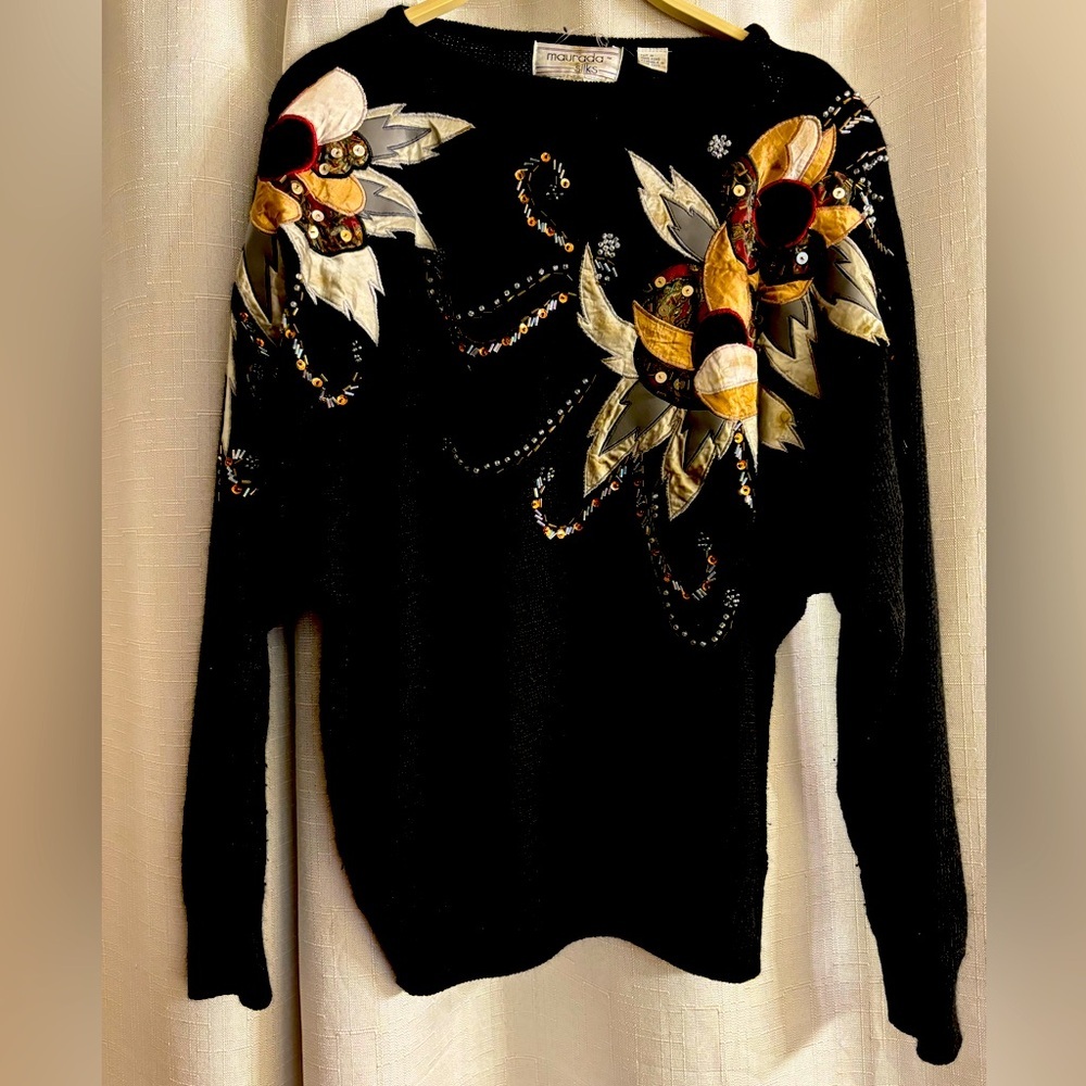 Gorgeous embellished 80’s silk/angora sweater - size‎ L